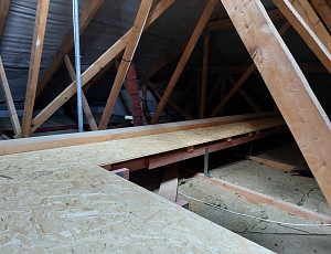 Zateplení stropu bungalovu pomocí foukané izolace